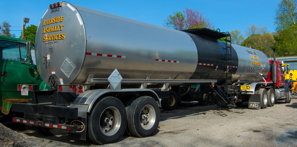 riverside_asphalt_emulsion_tanker_dsc_2820_banner Tack coat trucks